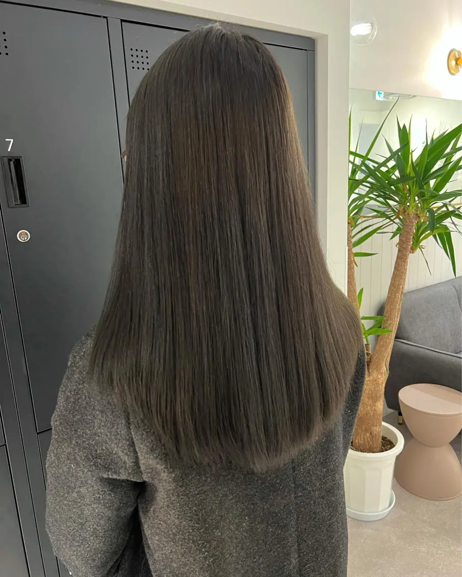 セミロング カラー ヘアアレンジ ベージュカラー オリーブベージュ 暗髪カラー🫐パーマ おくだりんかのヘアスタイル