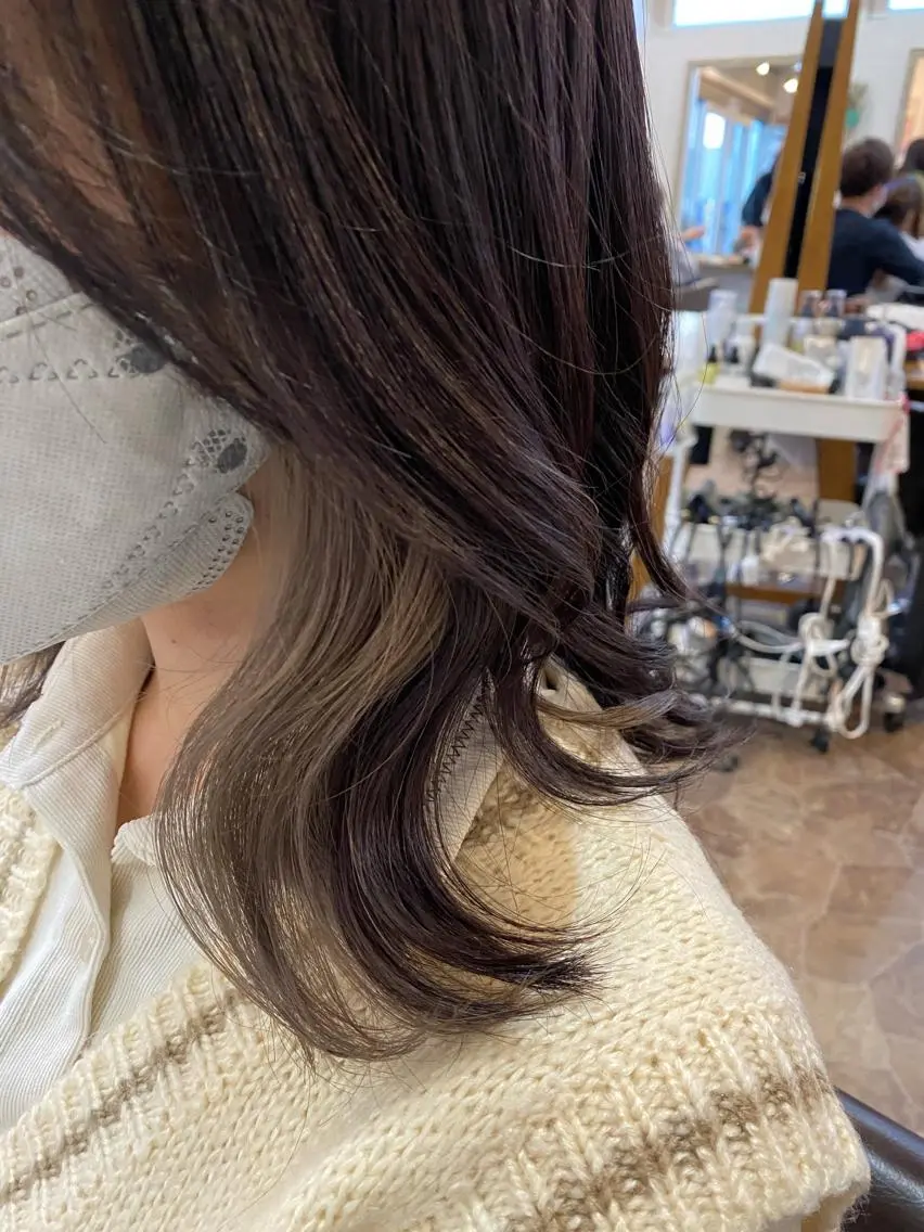 セミロング ハイライト ヘアカラー トリートメント LeSoleil 大江珠実のヘアスタイル