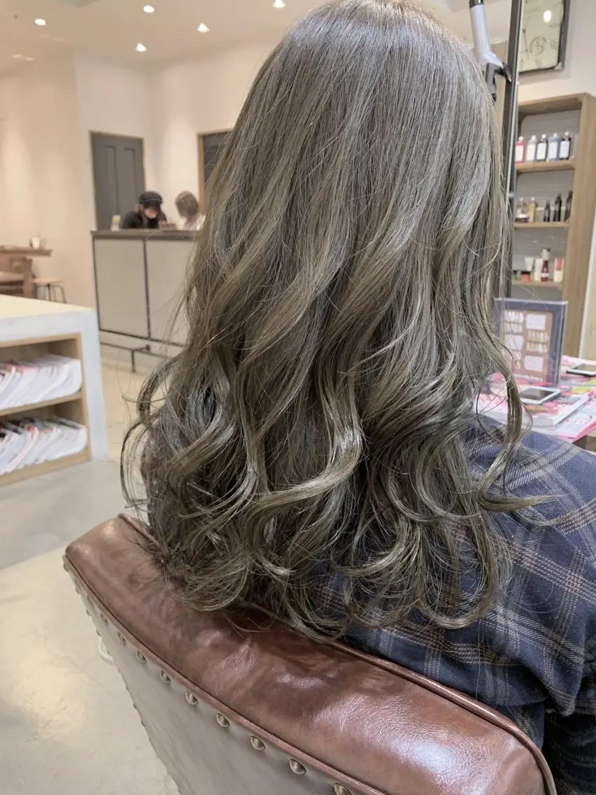セミロング カラー パーマ ヘアアレンジ メンズ キッズ ネイル マツエク・マツパ 中津No.1髪質改善 店長✨透ける暗髪のヘアスタイル