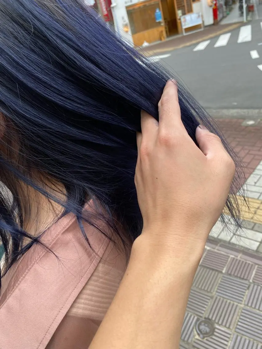 カラー ブリーチ ブルーカラー ネイビーカラー MIA　手嶋 良太のヘアスタイル