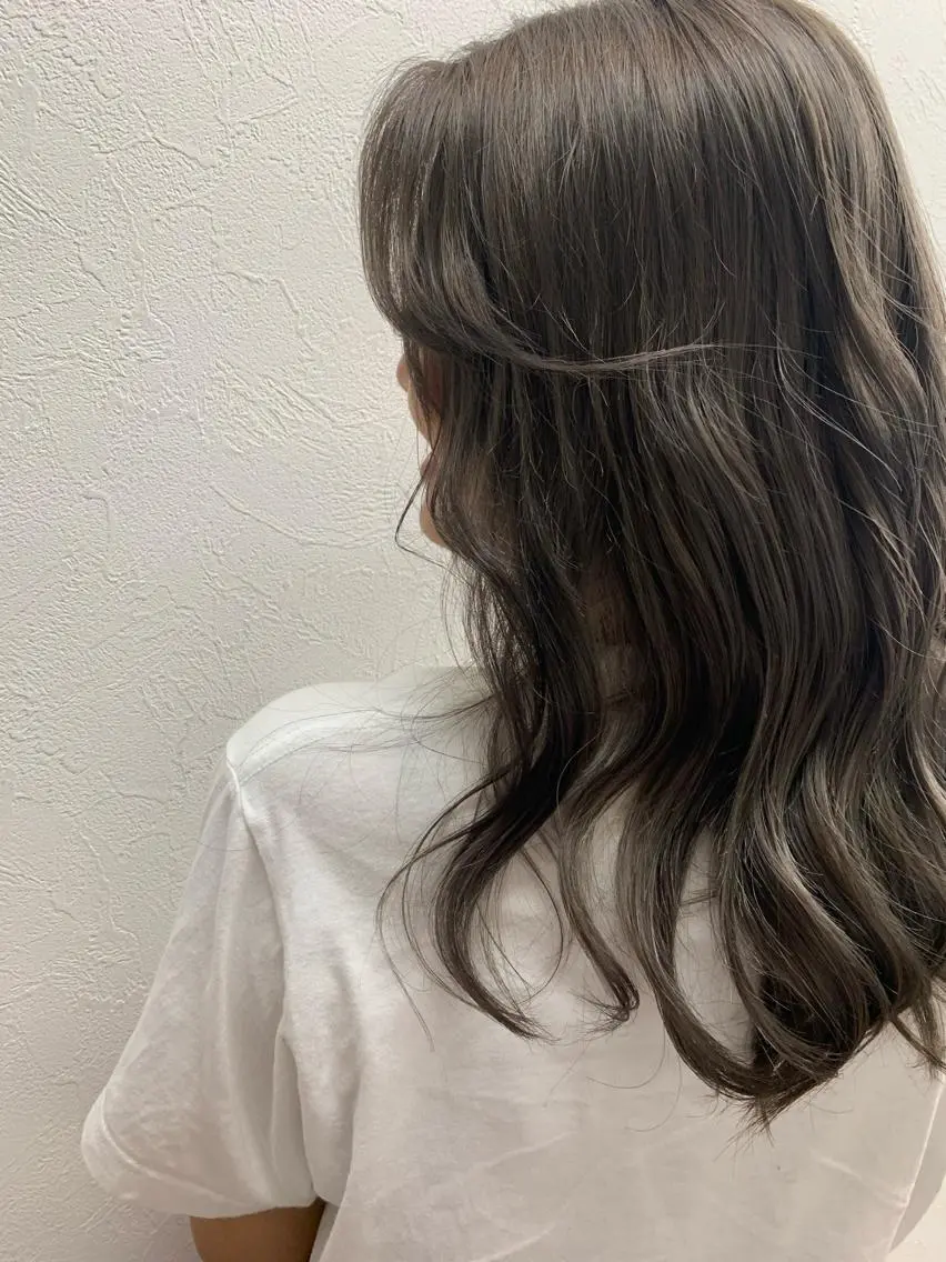 セミロング カラー 齋藤 みさきのヘアスタイル