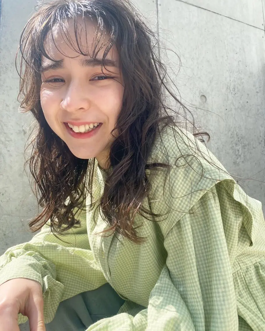 カラー パーマ ミディアム アディクシーカラー ブリーチ ブロンド ブルーカラー ハイライトカラー カット ヘアカラー トリートメント CEINE+ officialのヘアスタイル