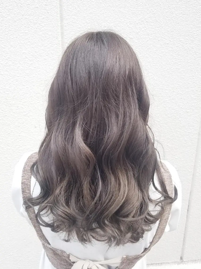 カラー セミロング ベージュカラー ミルクティーベージュ 三上 晃一のヘアスタイル