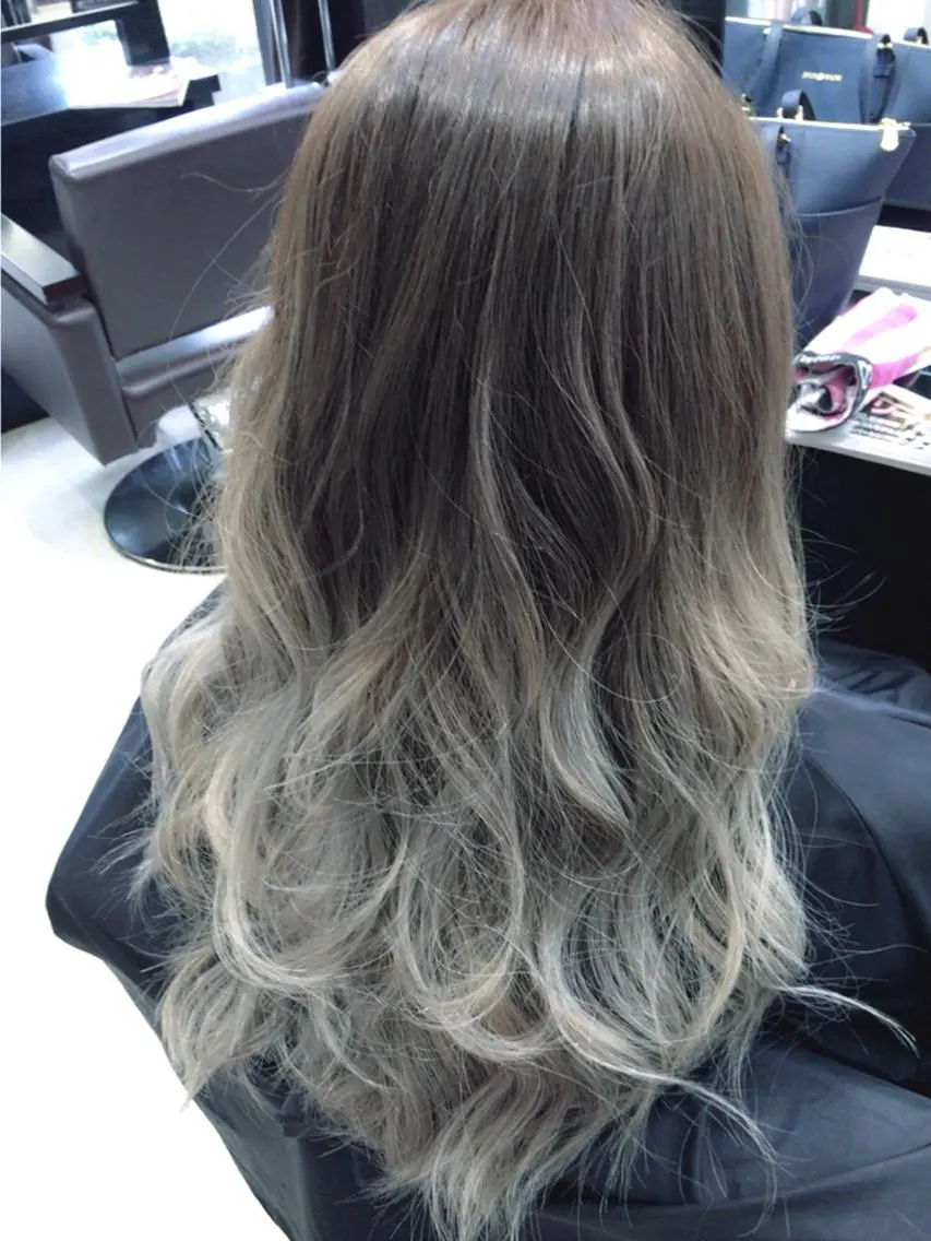 ショート ミディアム セミロング ロング カラー アッシュ グラデーションカラー ハイトーンカラー シルバー UNDER vr 【アンダーバー】のヘアスタイル