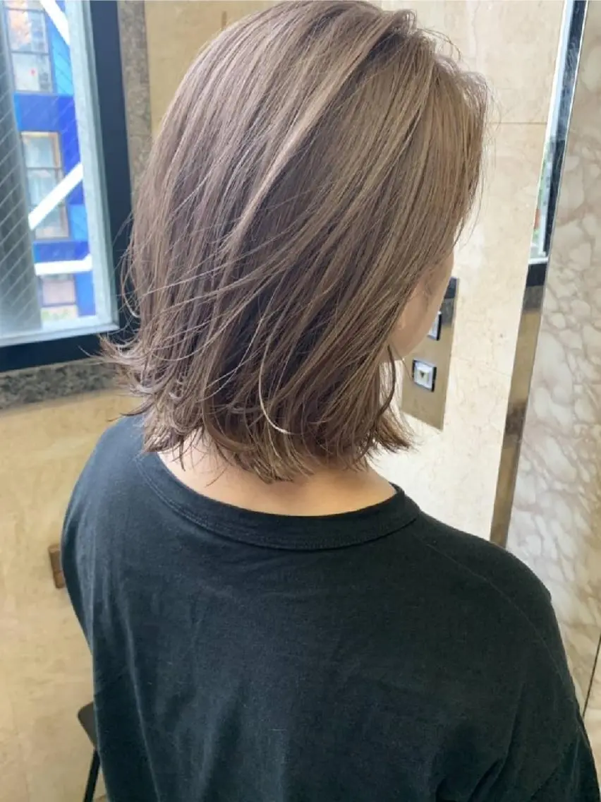 ミディアム カラー パーマ ヘアアレンジ メンズ ネイル キッズ マツエク・マツパ ベージュカラー ミルクティーベージュ カット ヘアカラー トリートメント 🌸グレージュ/ ベージュ🌸yutaのヘアスタイル