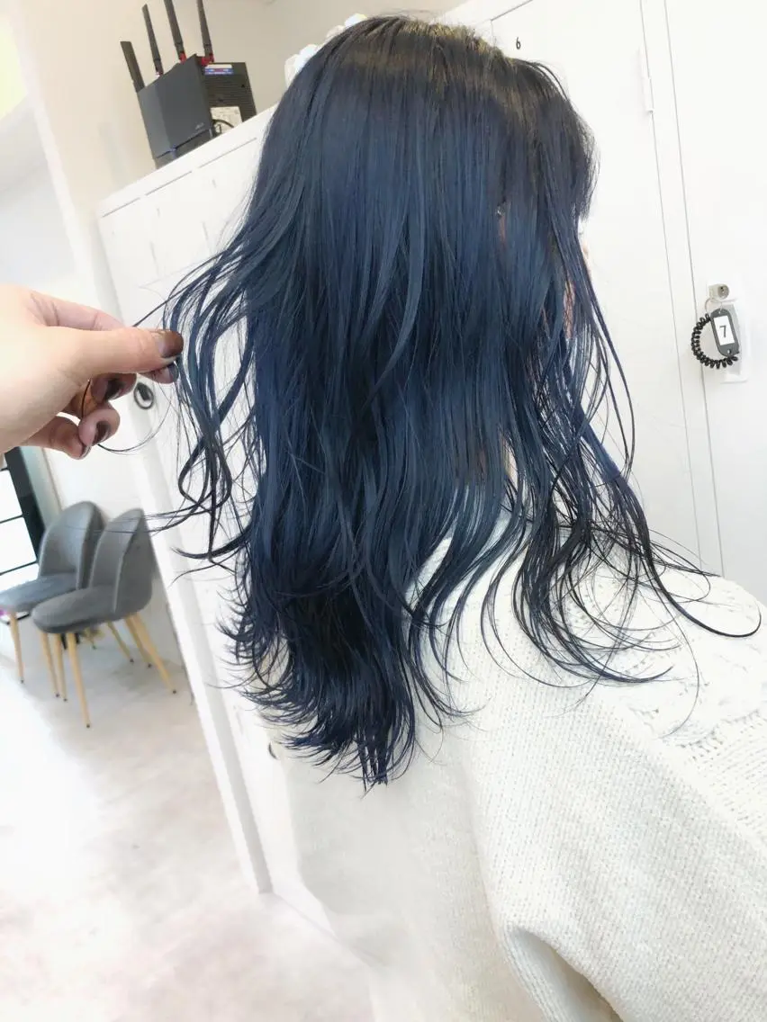 ミディアム カラー ブリーチ ブルーカラー ケアブリーチ ネイビーカラー ヘアカラー 山崎 俊介のヘアスタイル