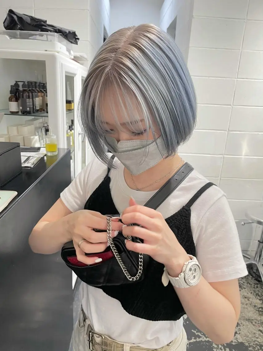 ショート カラー ヘアアレンジ ブリーチ ブルーカラー カット ヘアカラー トリートメント 艶ハイトーン/ヘア アレンジAYAKAのヘアスタイル