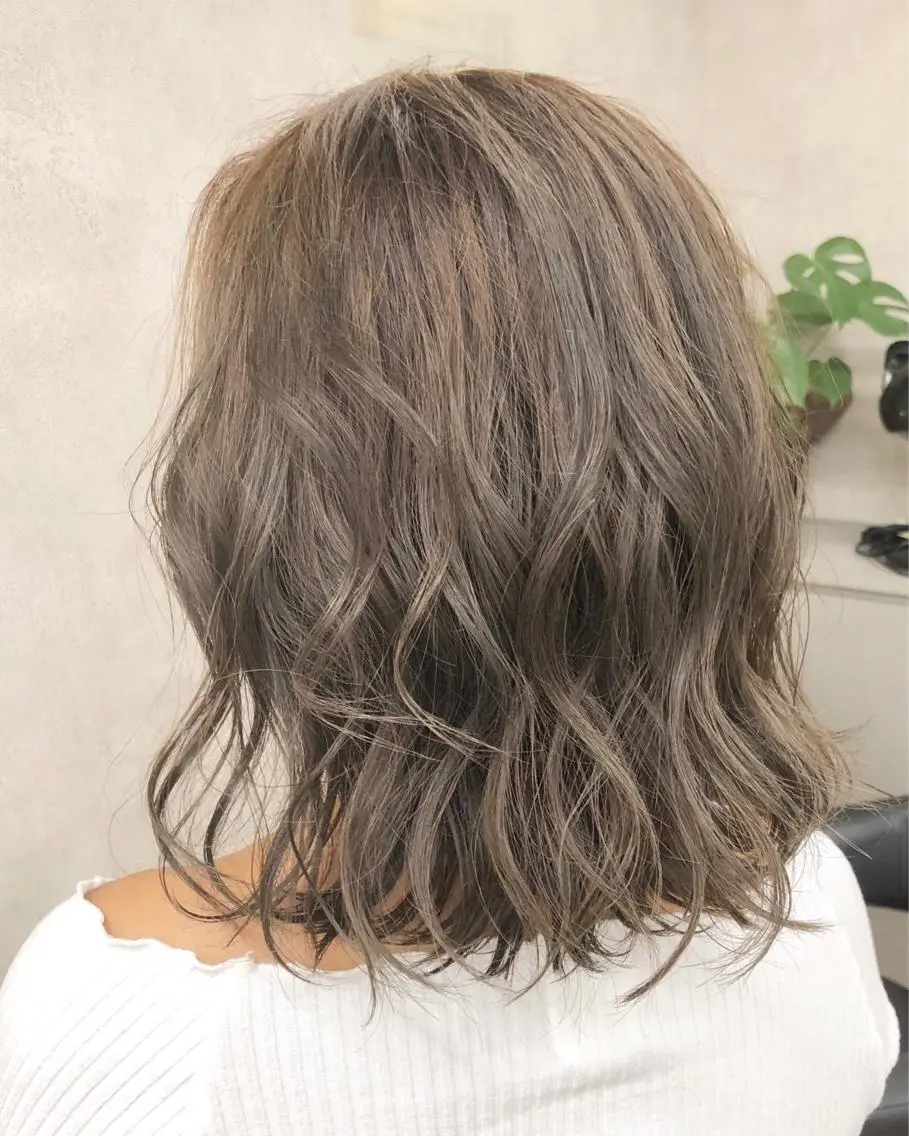 ミディアム カラー グレージュ ハイライトカラー カーキグレージュ ハイライト メンズ特化 パーマ/オザワのヘアスタイル