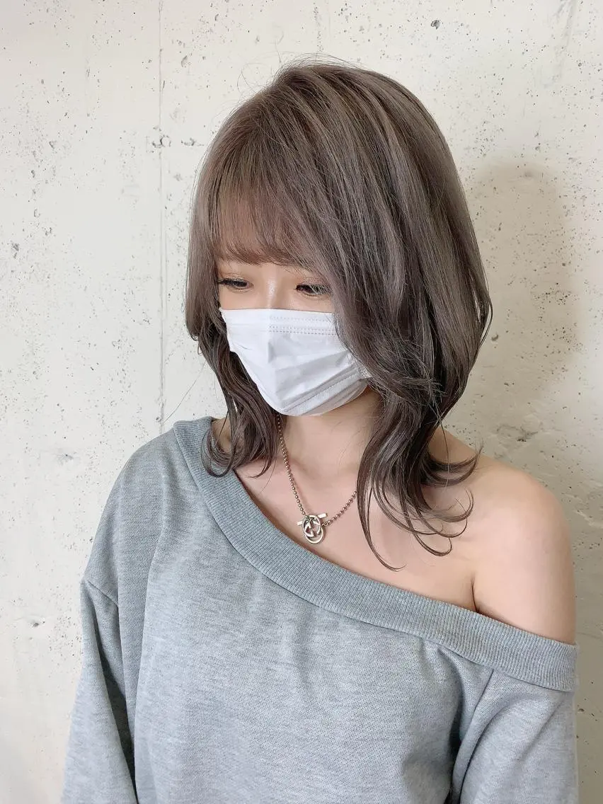 ミディアム カラー 透明感ハイトーン🦄 キラ🌈のヘアスタイル