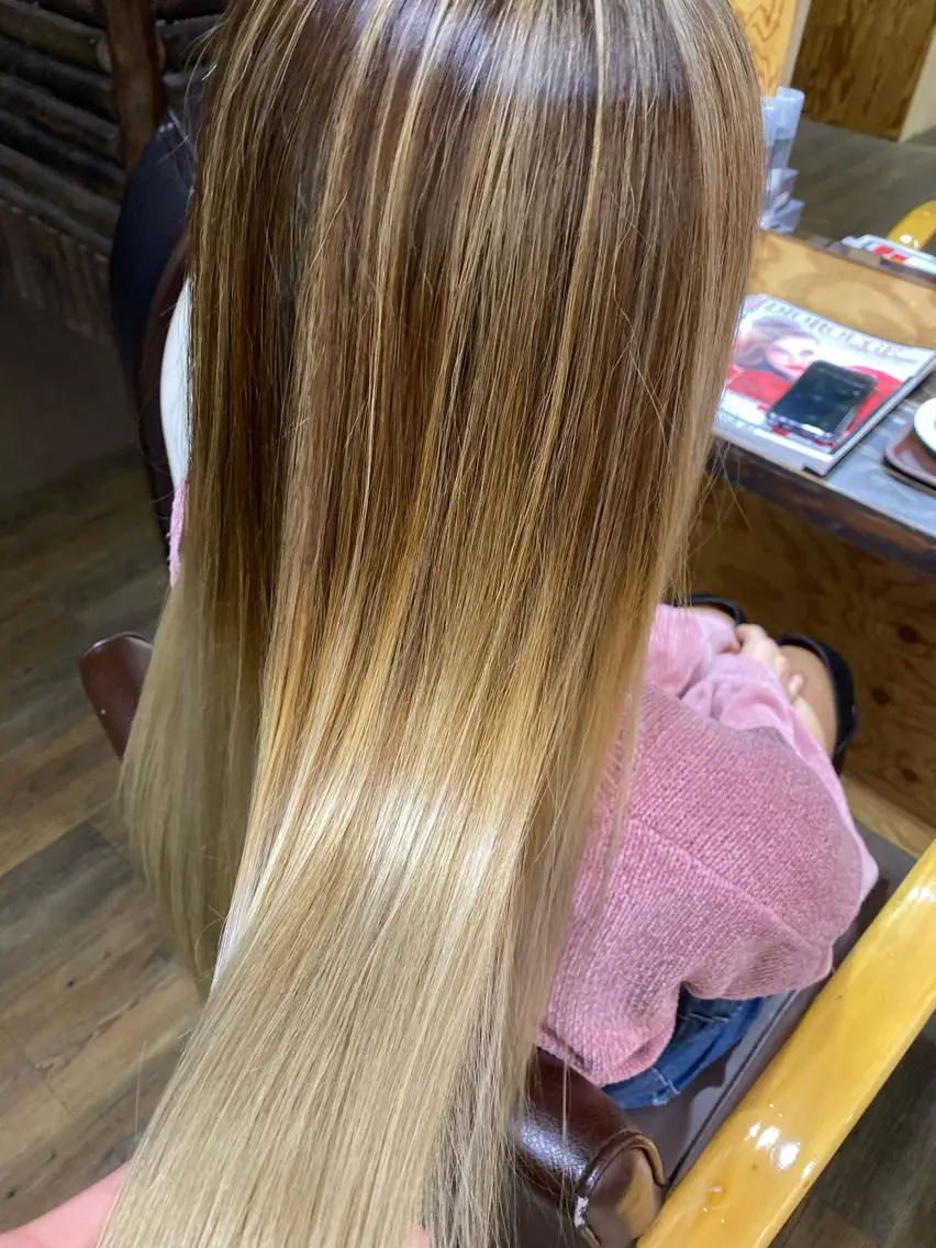 ロング カラー バレイヤージュ レイヤーカット IwAsh大和駅前店 河野亜里香のヘアスタイル