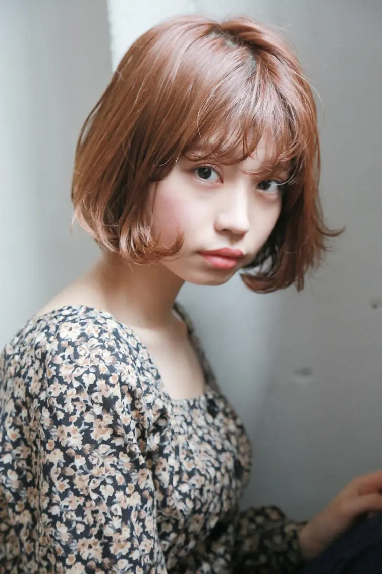 ミディアム 江原 彩華のヘアスタイル
