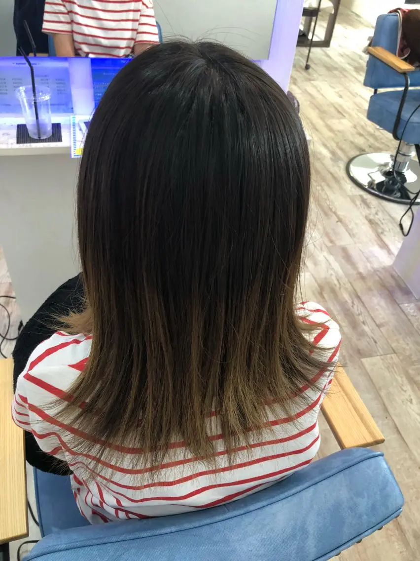 セミロング カラー ブリーチ グラデーションカラー ブリーチなしカラー 白井 つづりのヘアスタイル