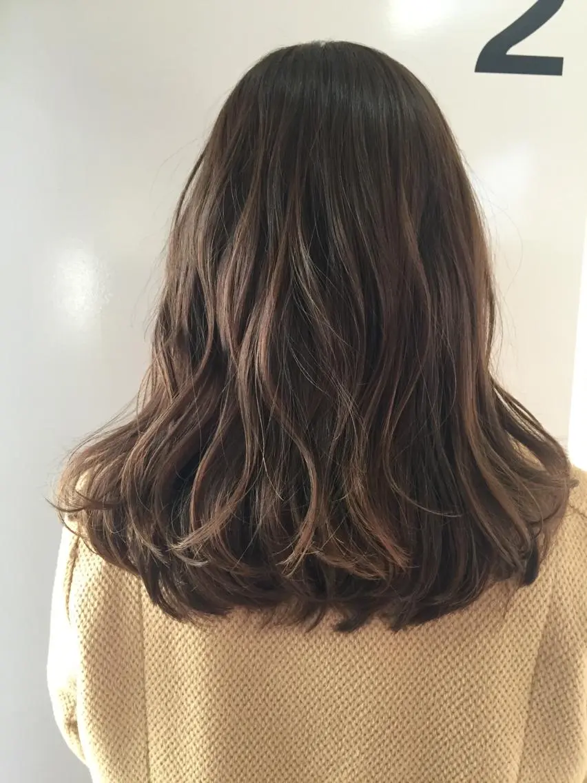 セミロング カラー グレージュ カーキグレージュ 新宿/髪質改善/ 美髪矯正✨浅江通友のヘアスタイル