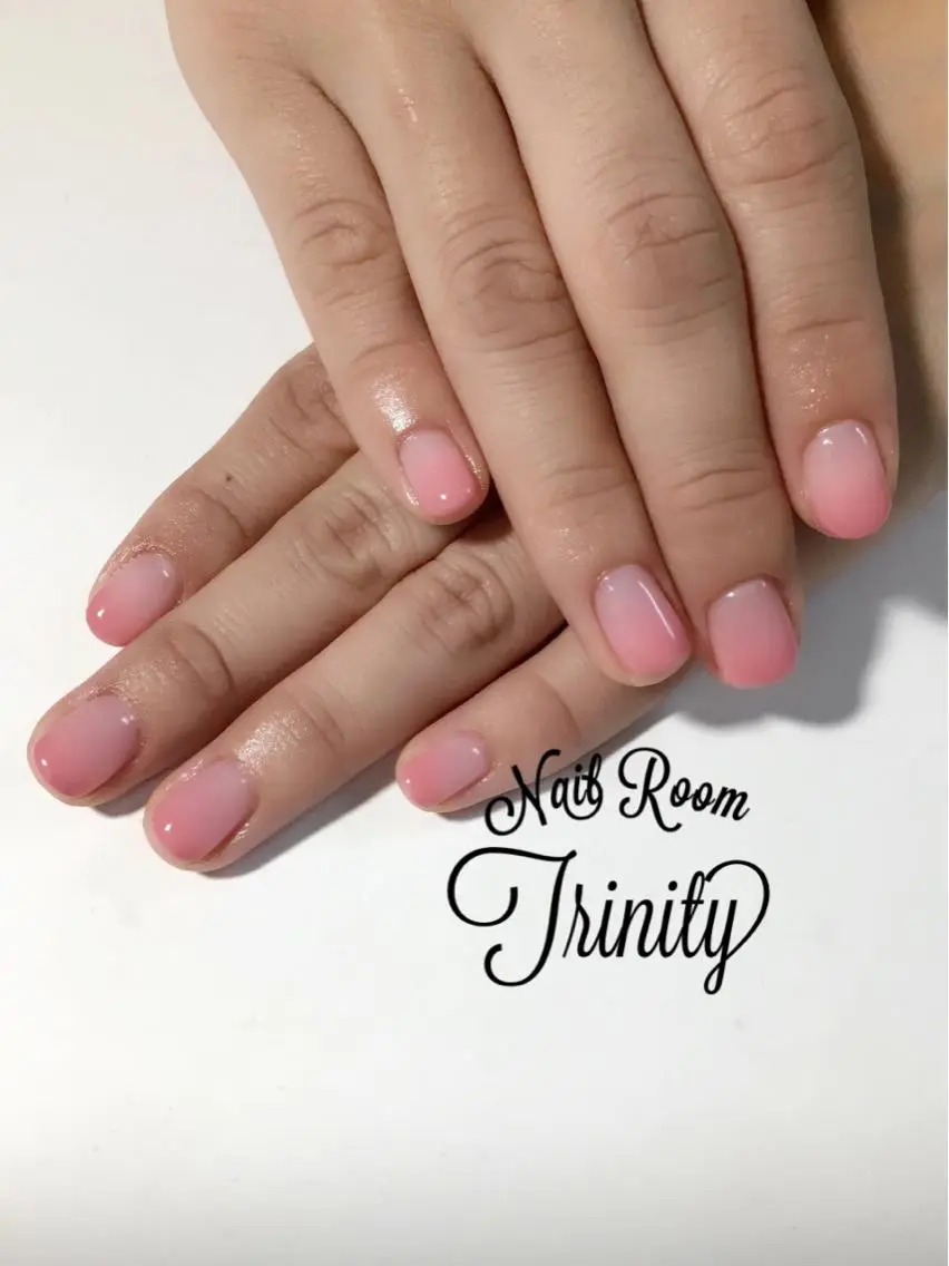 ネイル ハンドネイル Trinity ネイリストスタッフのネイルデザイン
