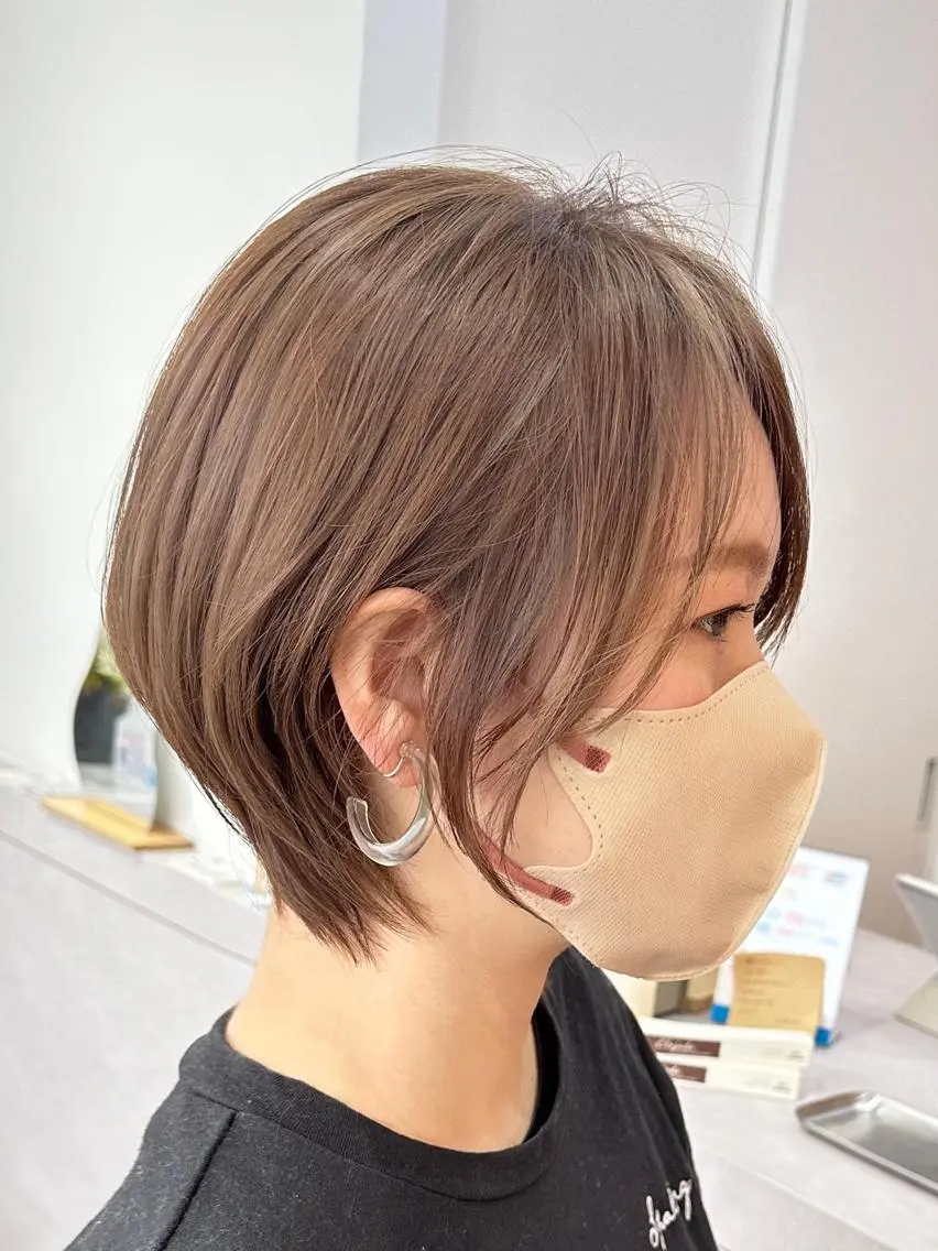 ショート カラー ショートボブ ベージュカラー ブリーチ ケアブリーチ ダブルカラー ショートのための 曲がる縮毛矯正のヘアスタイル
