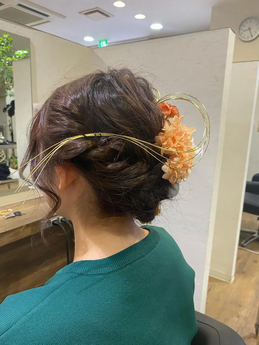 ミディアム ヘアアレンジ 卒業式のヘアスタイル 千葉ハイトーンカラー KASUMIのヘアスタイル