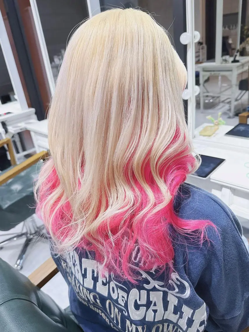 ロング ヘアアレンジ カラー ブロンド インナーカラー ピンクカラー Days 透明感カラーのヘアスタイル