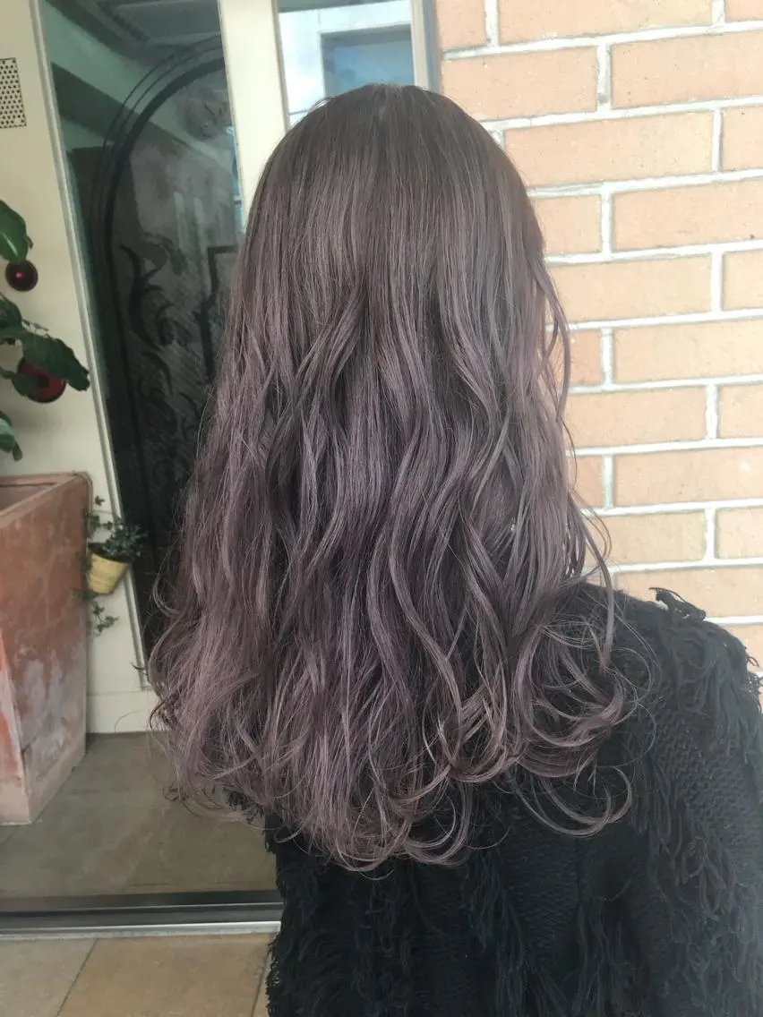 セミロング カラー パーマ ヘアアレンジ キッズ ネイル マツエク・マツパ ラベンダーカラー ラベンダーグレー サロンドミルク 原宿のヘアスタイル