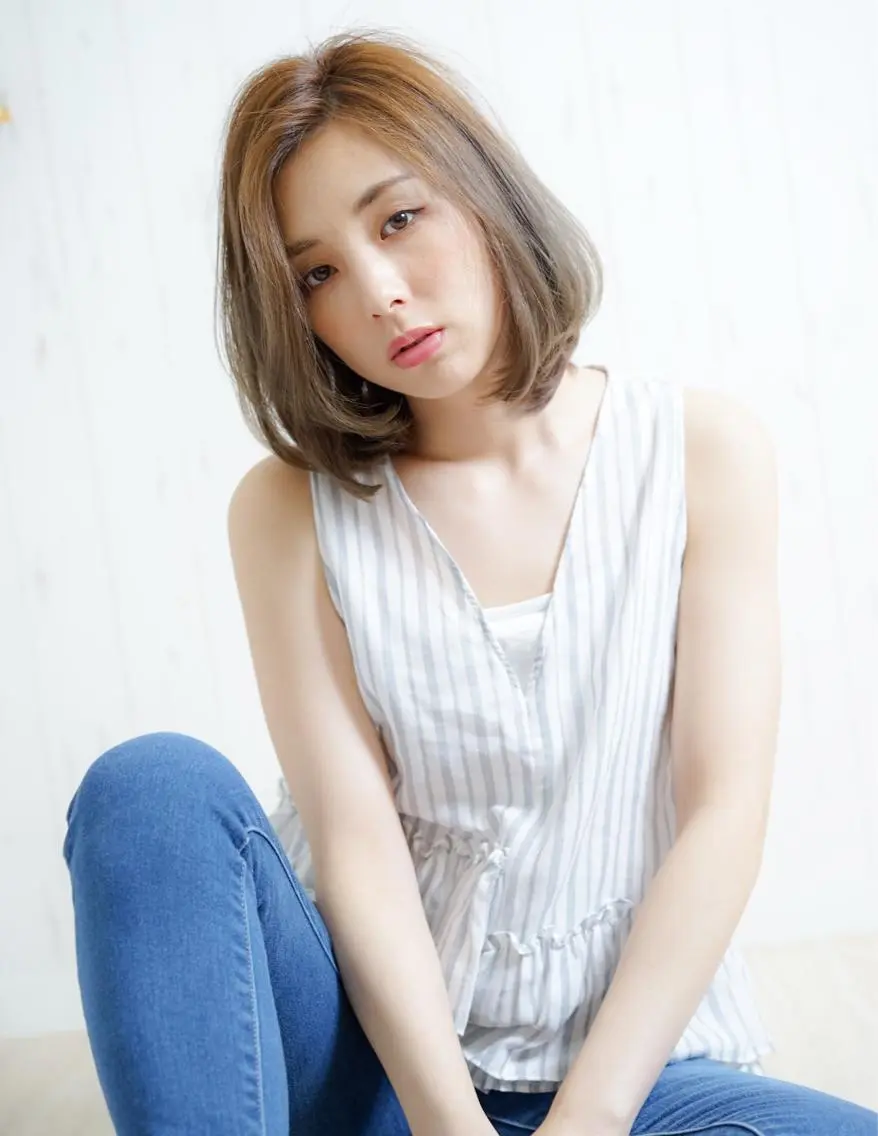ミディアム ヘアールーム アートのヘアスタイル