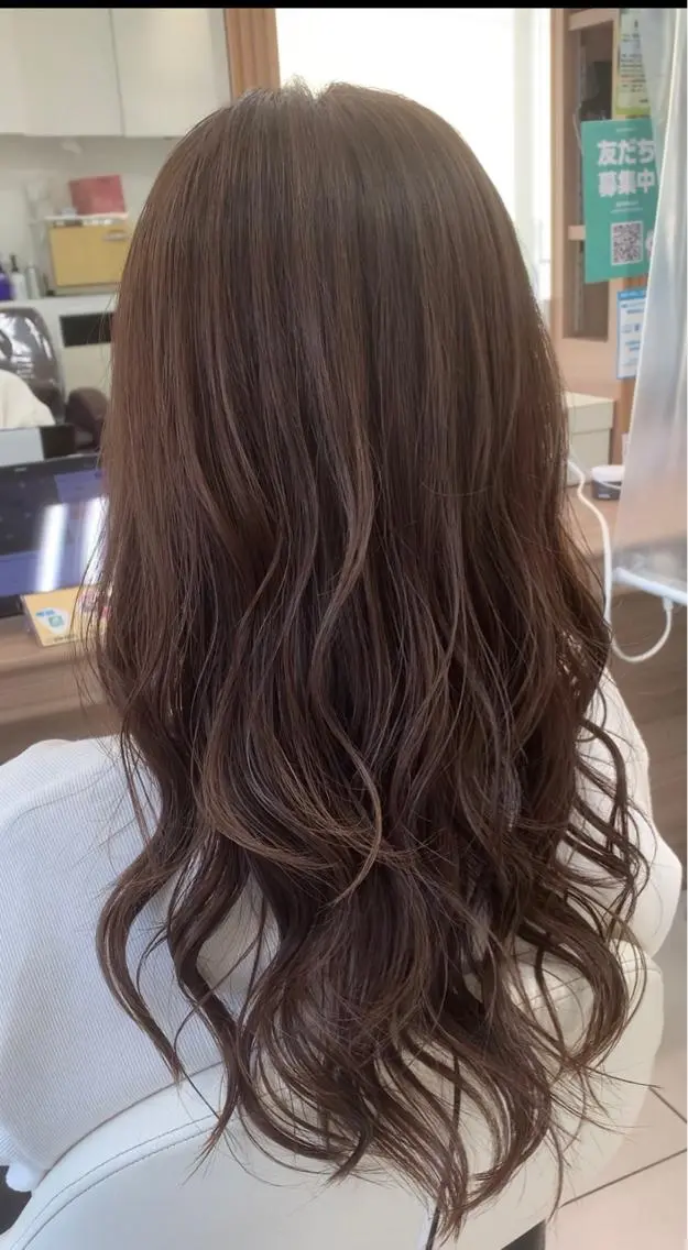 ロング 顔周りカット ハイライト カット ヘアカラー トリートメント 🫧岩﨑 幸恵🧸🫧のヘアスタイル