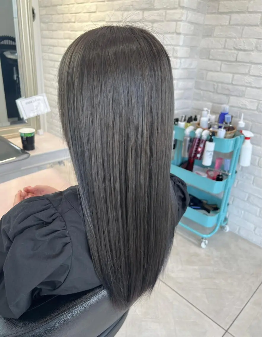 ロング カラー カット ヘアカラー トリートメント 岩本 菖のヘアスタイル