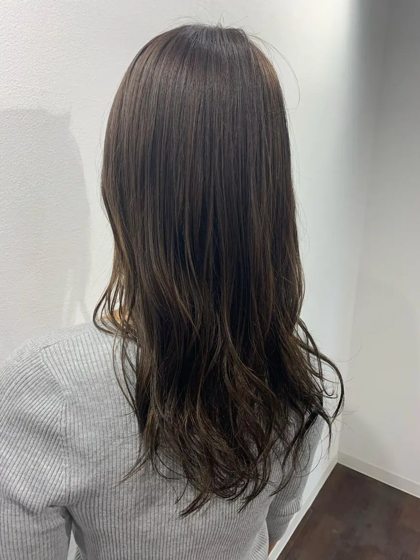 ロング カラー 寺本 早希のヘアスタイル