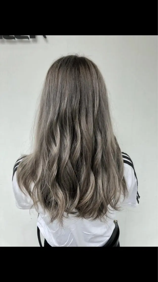 ロング カラー ブリーチ ハイライトカラー ハイライト 東條 克義のヘアスタイル