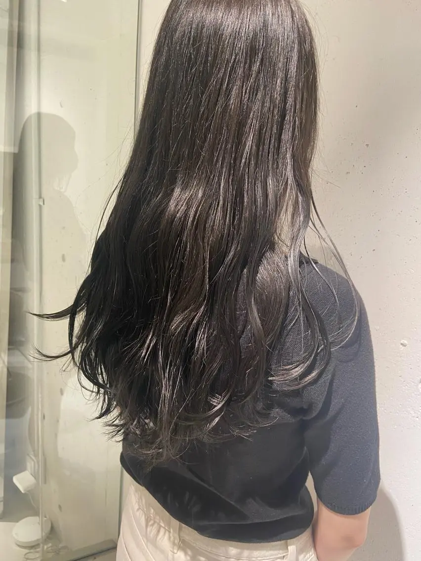 ロング カラー 透明感カラー カジュアルを女っぽく 𝗮𝘆𝗮𝗰𝗼のヘアスタイル