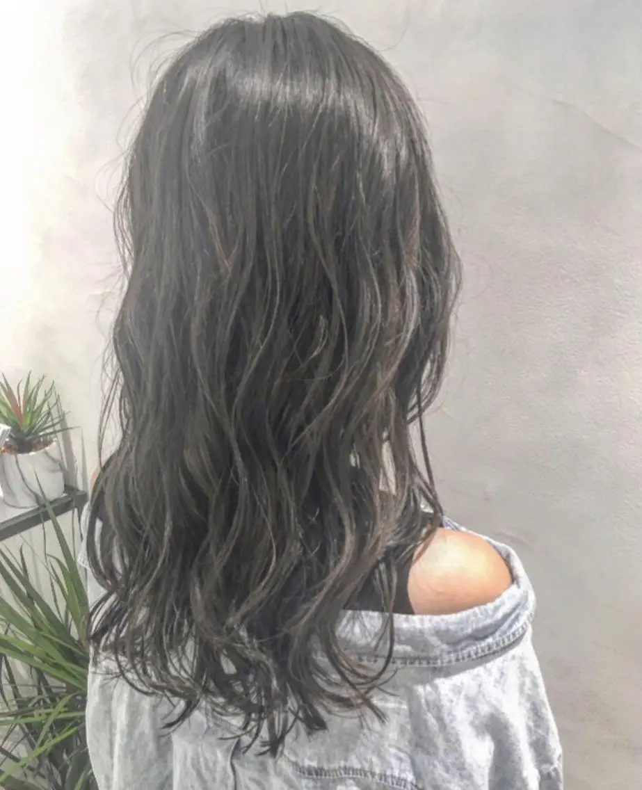 ロング カラー ヘアアレンジ ブリーチ グレージュ エグチ アキラのヘアスタイル