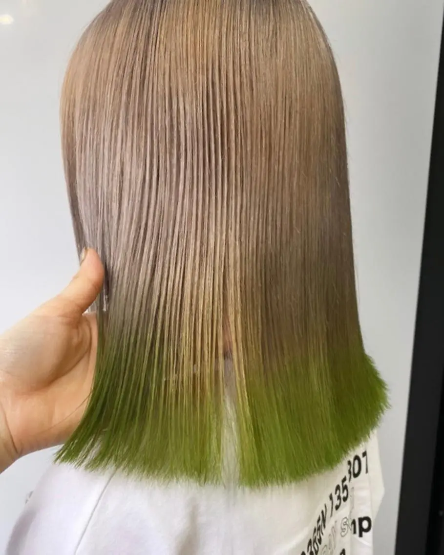 セミロング カラー ヘアアレンジ ミストバング ベージュカラー ブリーチ ブロンド ケアブリーチ ヘアカラー トリートメント 福岡似合わせレイヤー /ウルフ/ハイトーンのヘアスタイル