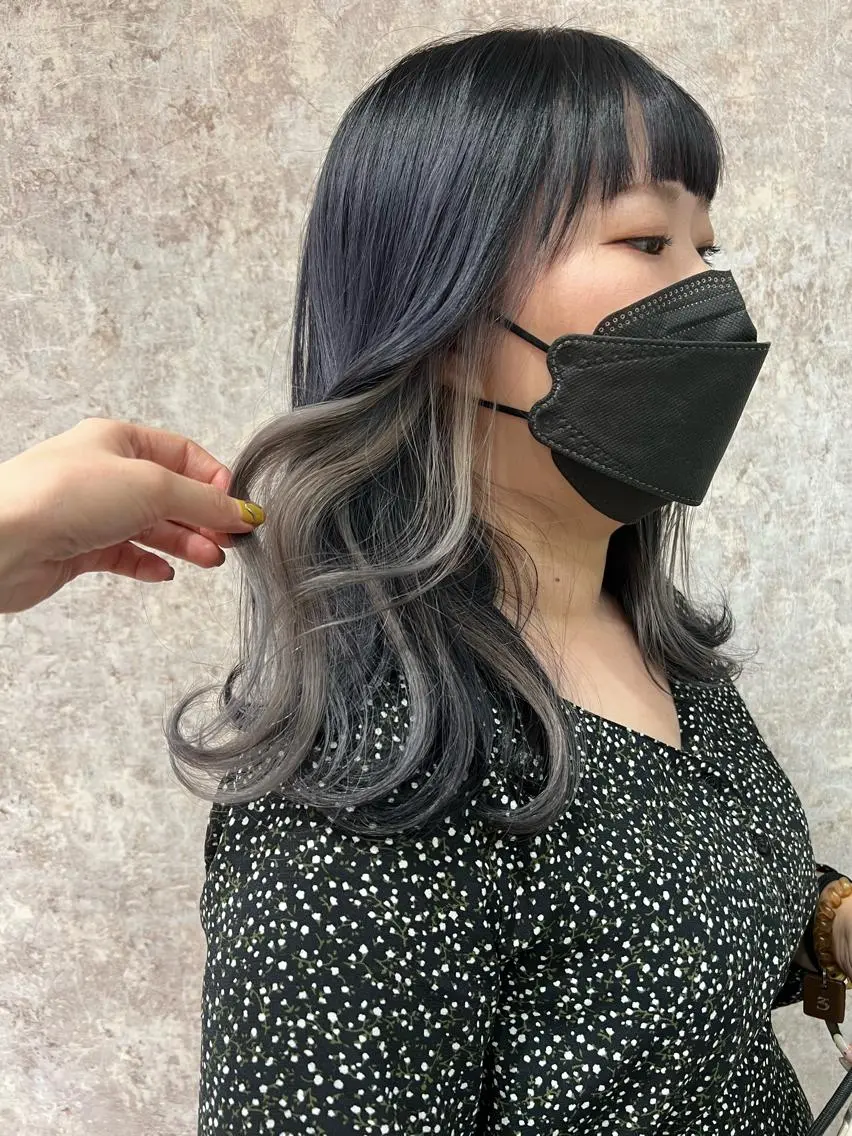 ミディアム カラー インナーカラー メテオ ／ヘアカラー 西川菜実のヘアスタイル