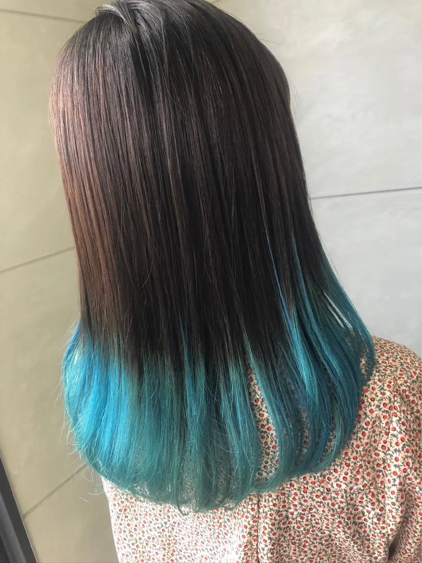 カラー 岡村 真子のヘアスタイル