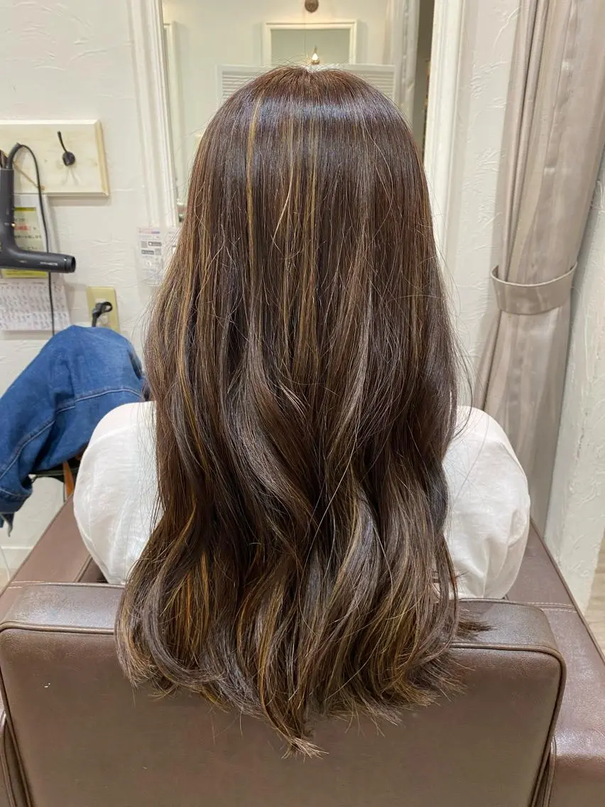 ロング カラー ハイライトカラー ハイライト 前橋 姫奈のヘアスタイル