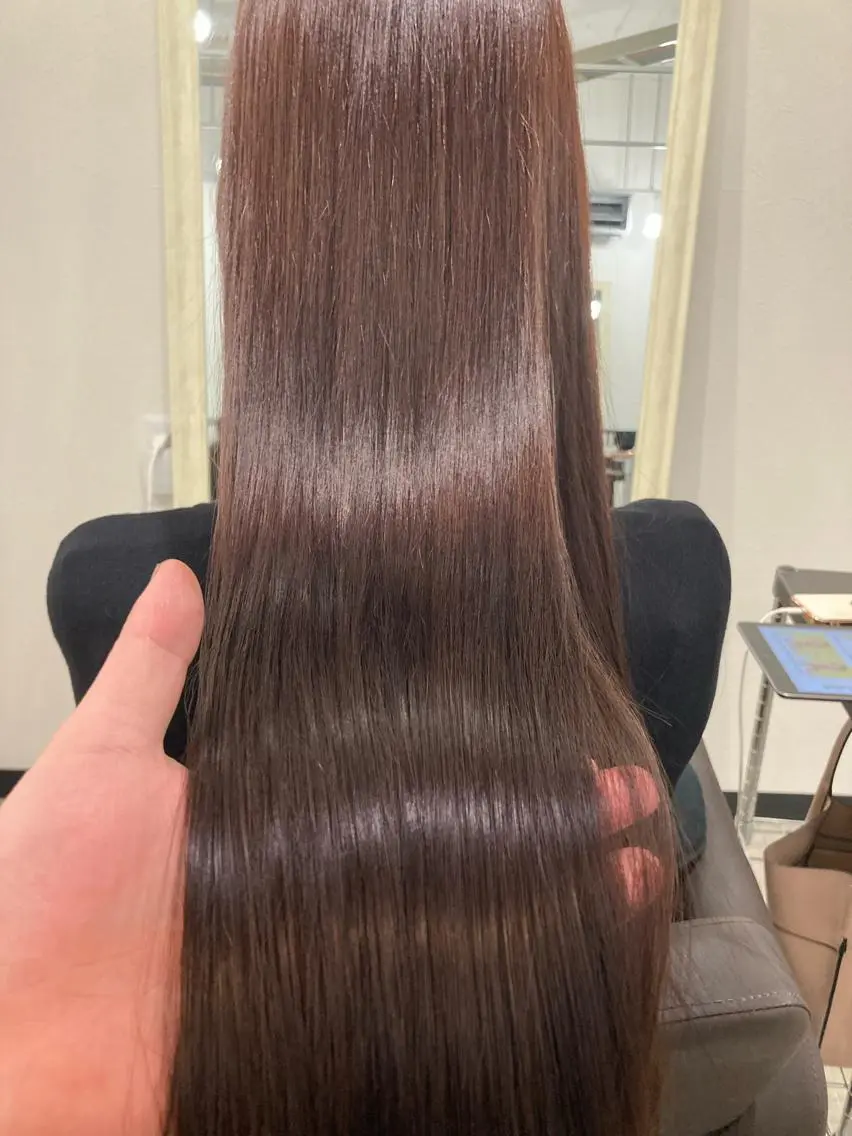 カラー Misirlou Hairのヘアスタイル