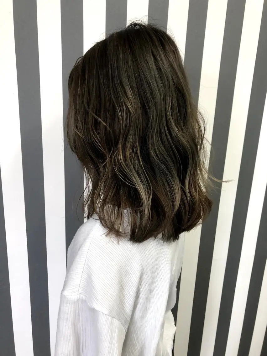 セミロング カラー ブリーチ 田中 真理のヘアスタイル