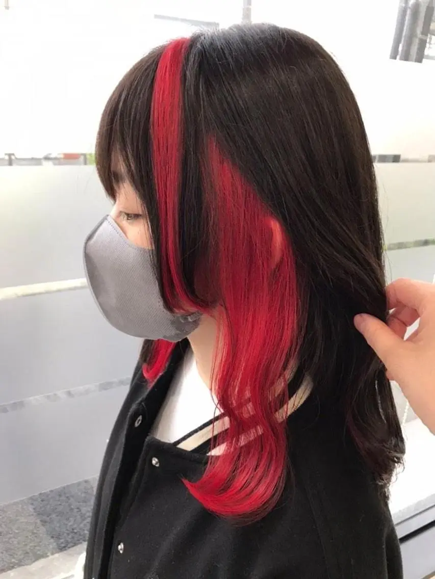 ミディアム カラー インナーカラー レッドカラー ウルフカット/デザイ ンカラー/あらげのヘアスタイル