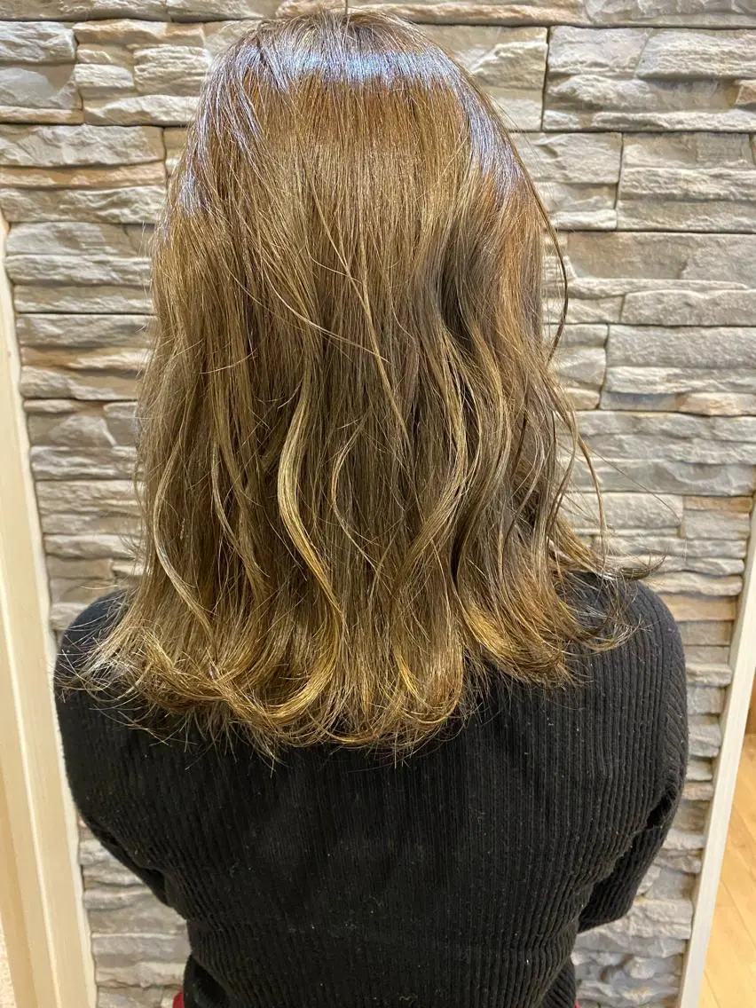 ミディアム カラー 山浦 貴恵のヘアスタイル