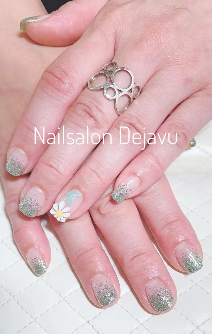 ネイル アートネイル グラデーション ラメ(グリッター) ラメグラデーション ハンドネイル Nail salon Dejavu 🌿のネイルデザイン