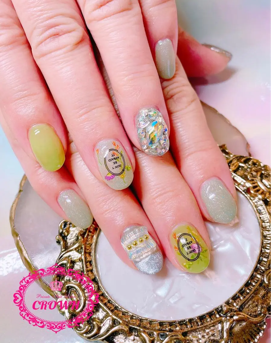 ネイル ハンドネイル CROWN プライベートサロンのネイルデザイン