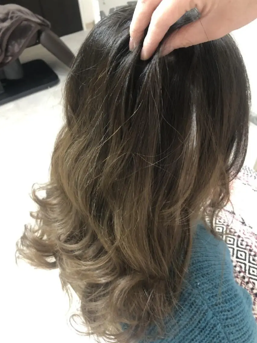 ロング カラー ヘアアレンジ ブリーチ グラデーションカラー See by merの眉毛・アイブロウイメージ