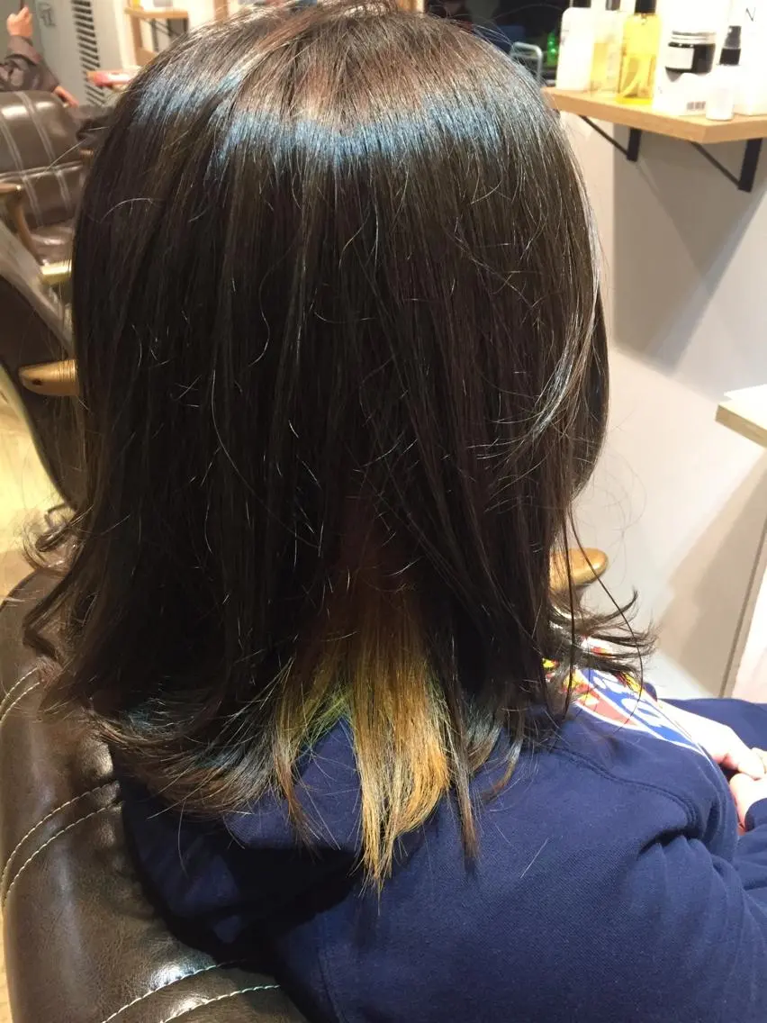 セミロング カラー ブリーチ インナーカラー ヘアカラー トリートメント ツキダテ ユイのヘアスタイル