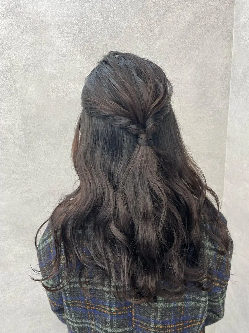 ロング ヘアアレンジ ハーフアップ デート 口コミ高評価✨ 安達ももかのマツエク・マツパデザイン