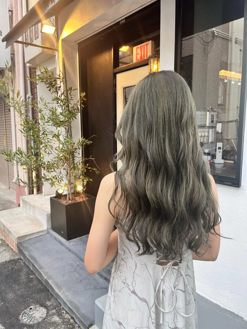 ロング カラー グレージュ オリーブグレージュ オリーブグレー 【美髪を叶える】中谷 彰宏(アキ)のヘアスタイル