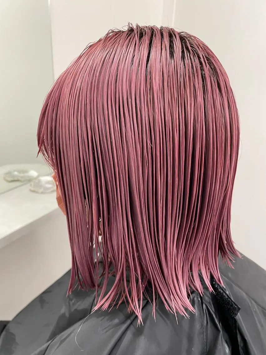ミディアム カラー 切りっぱなしボブ レイヤー/縮毛矯正のヘアスタイル