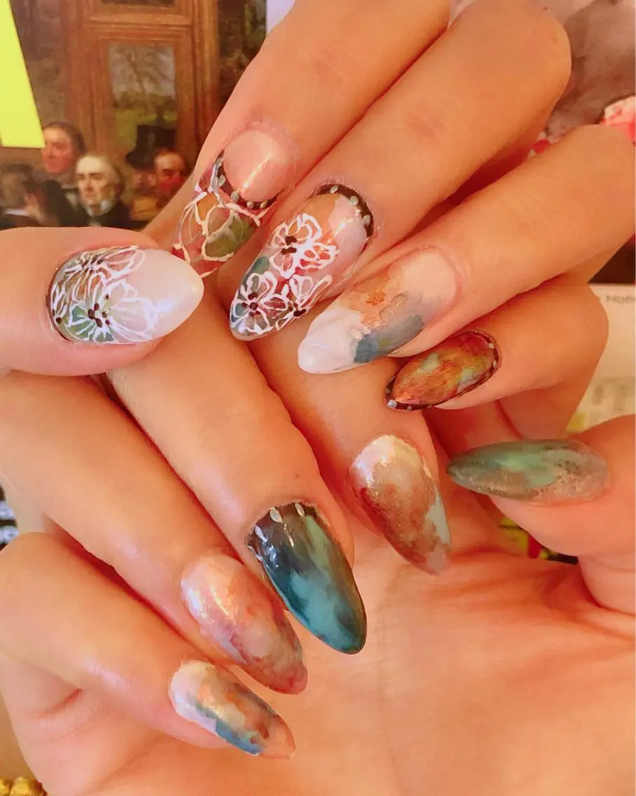 セミロング ネイル Blowe ニュアンスのネイルデザイン