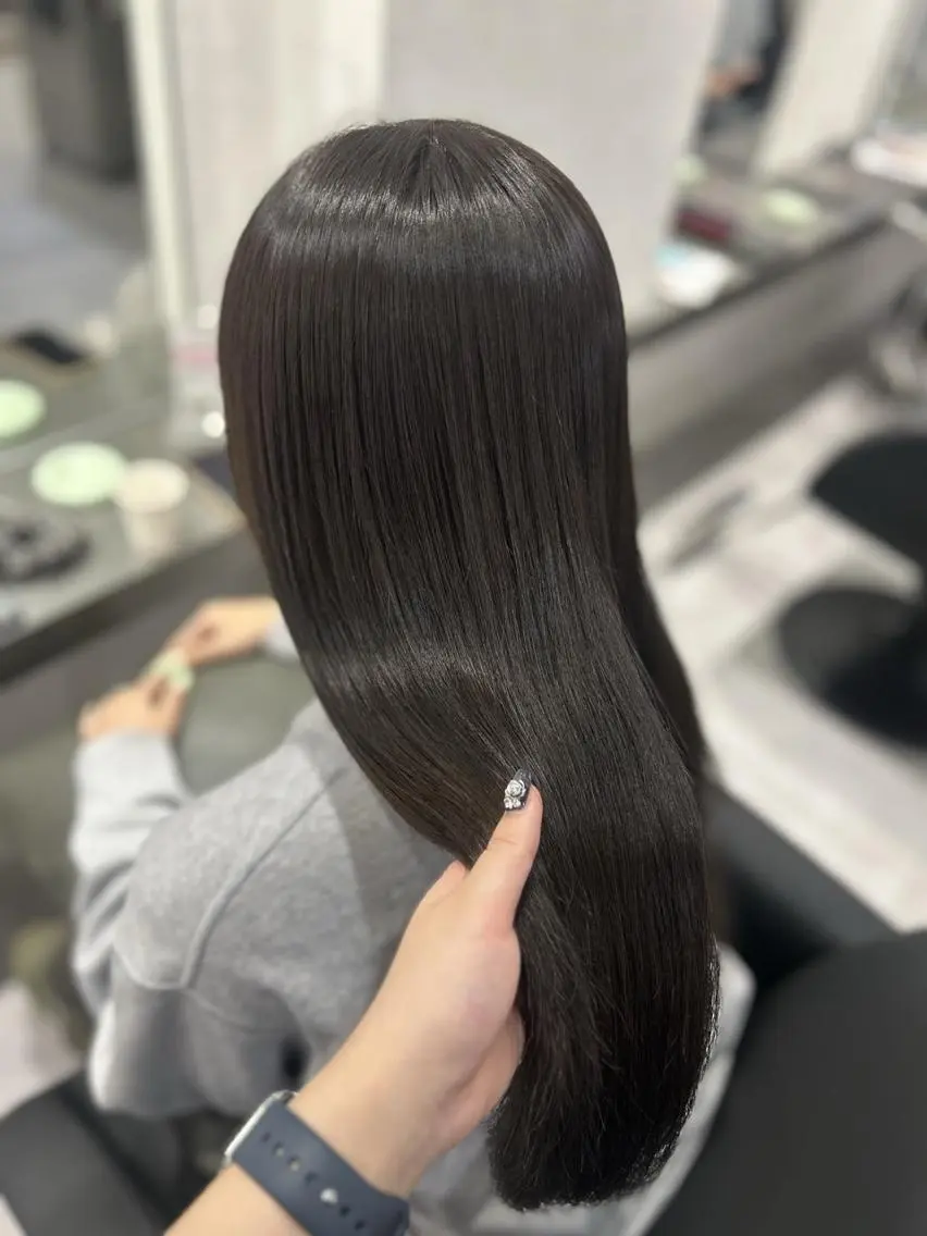 ロング カラー ショートボブ バレイヤージュ ブリーチ 透明感カラー ダークグレー ヘアカラー トリートメント N° jemica 札幌のヘアスタイル