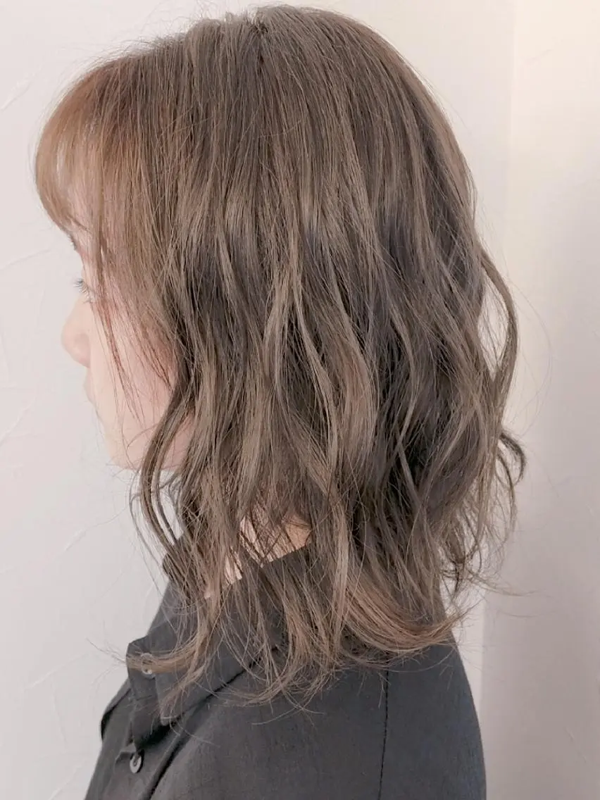 ミディアム カラー アディクシーカラー アッシュ バレイヤージュ ベージュカラー ブリーチ カット ヘアカラー ブリーチの神 KYONのその他イメージ