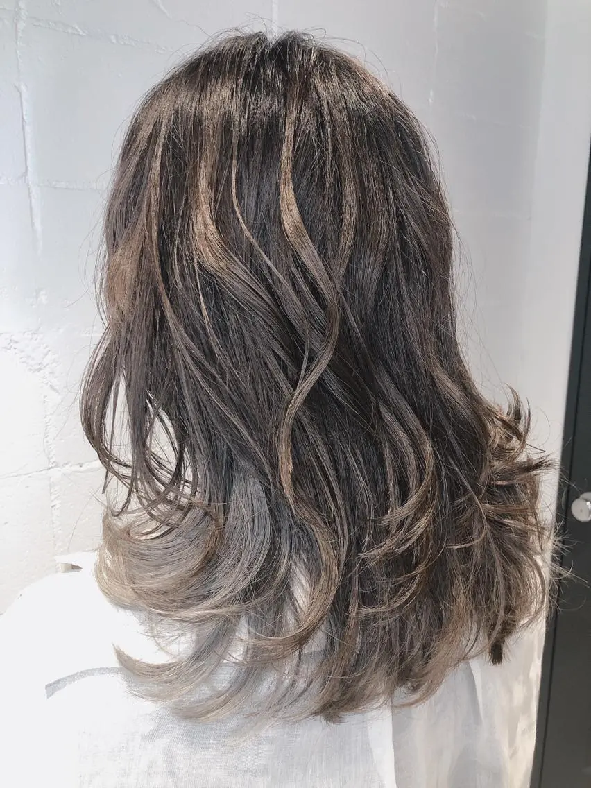 セミロング ショート・ウルフ✂︎ 安住有咲子のヘアスタイル