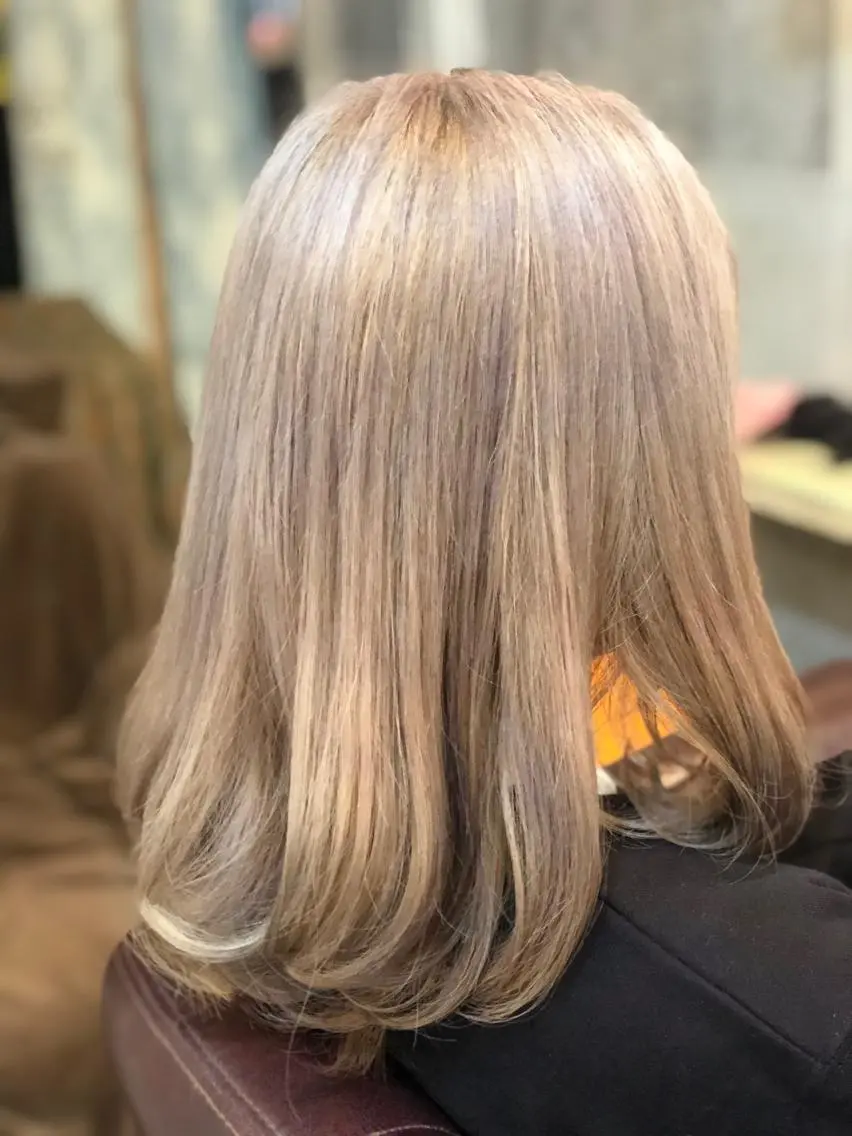 ミディアム カラー グレージュ イケダ ハルカのヘアスタイル