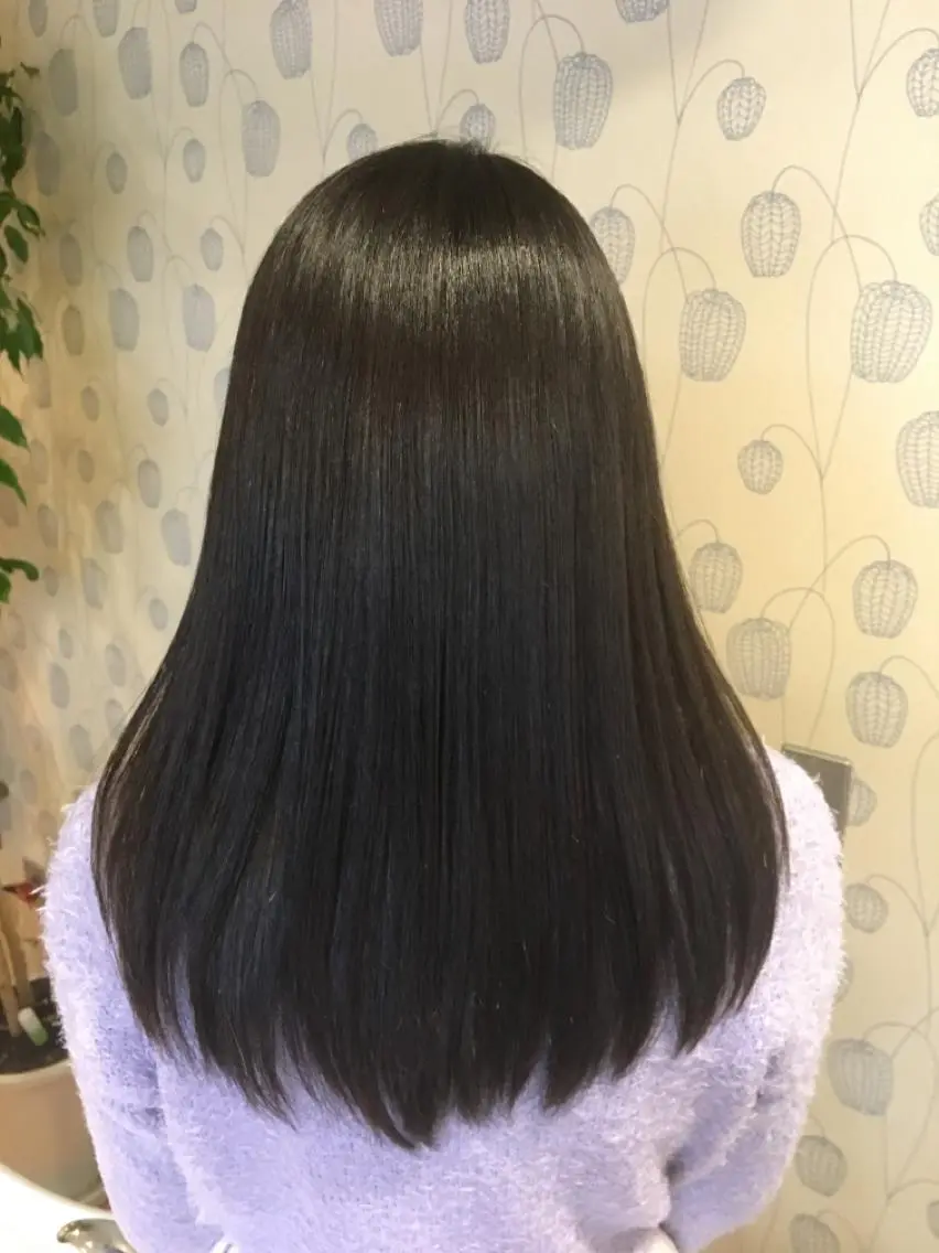 セミロング レイヤーカット ローレイヤー トリートメント 坂井 千穂のヘアスタイル